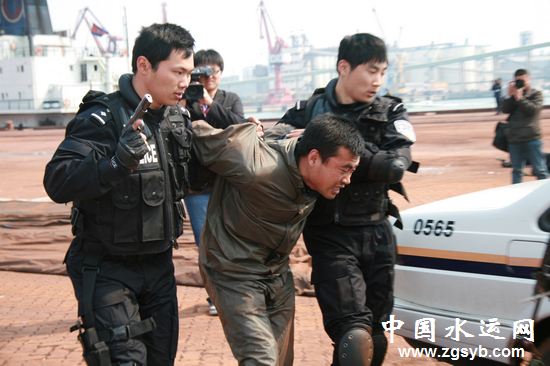港口刑警让犯罪分子胆寒