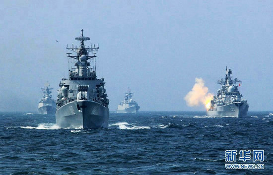 资料图:中国海军导弹驱逐舰宁波舰对水下目标发射反潜火箭深弹.