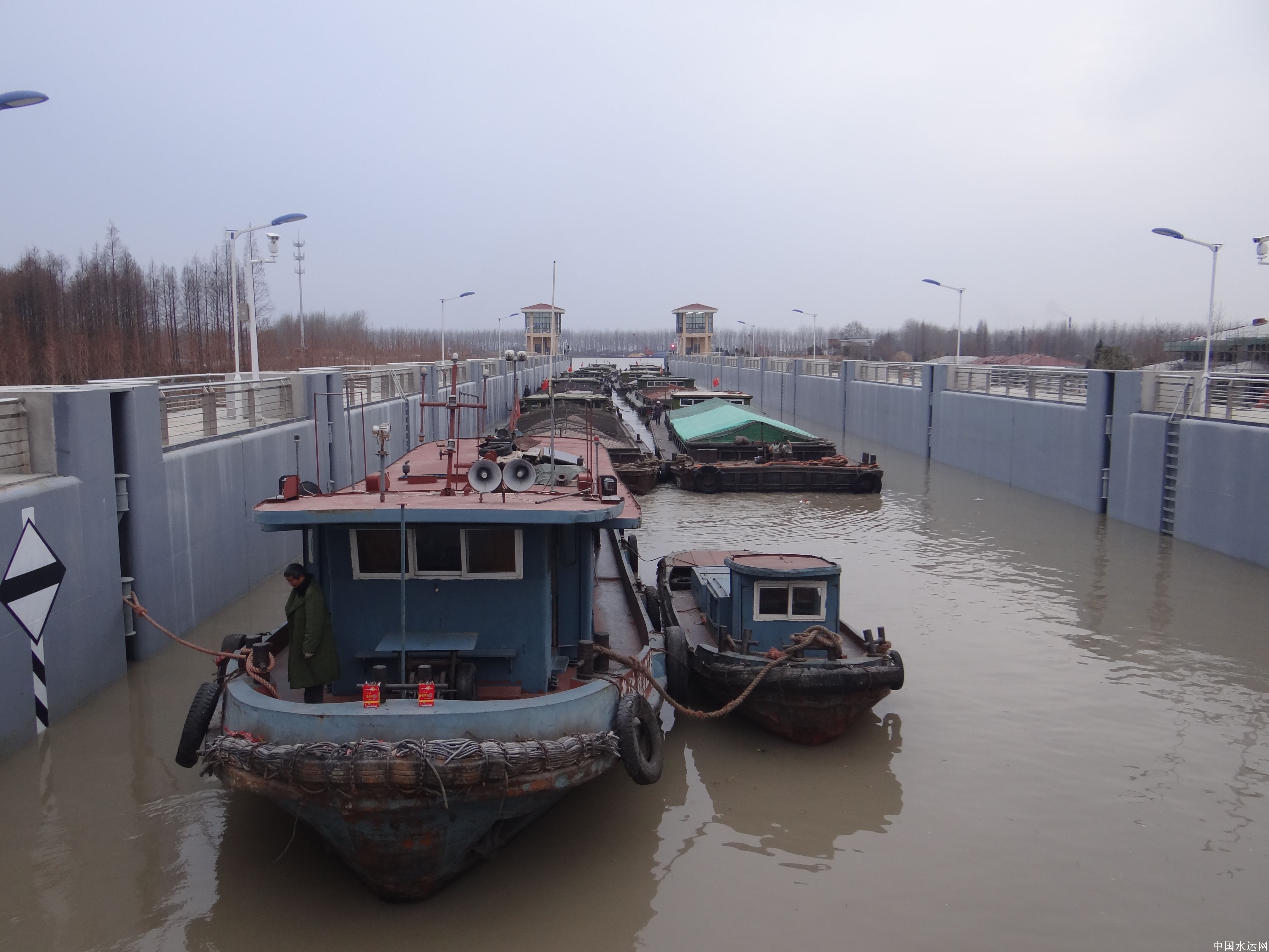 高邮运东船闸提前通了