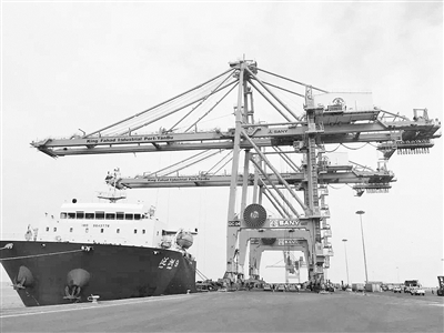 借助一带一路中国港口装备登陆沙特延布港