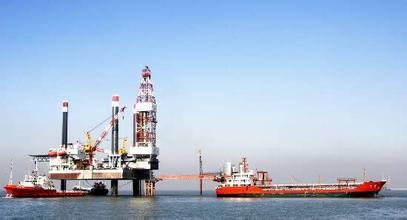 原油进口激增青岛港现大船压港