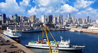 大连港集装箱码头物流公司首次操作液体货物