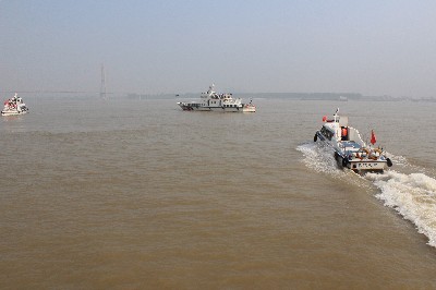 长航公安局黄石分局开展鄂州市非法码头整治联