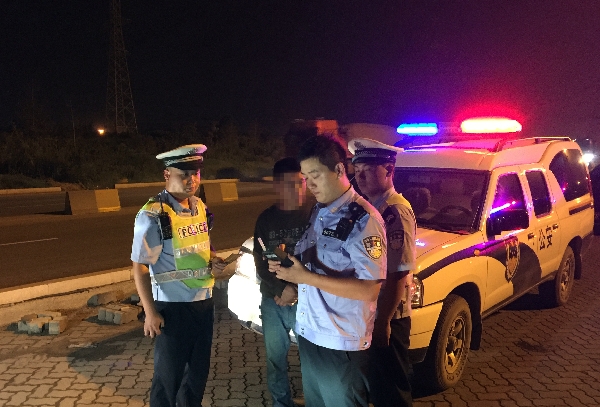 日照港交警大队对摩托车交通违法行为零容忍