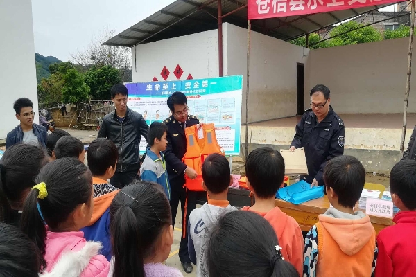 州苍梧海事处联合多部门开展水上交通安全知