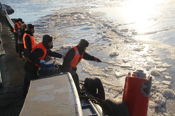 北海航海保障中心营口航标处冬季巡检维护中