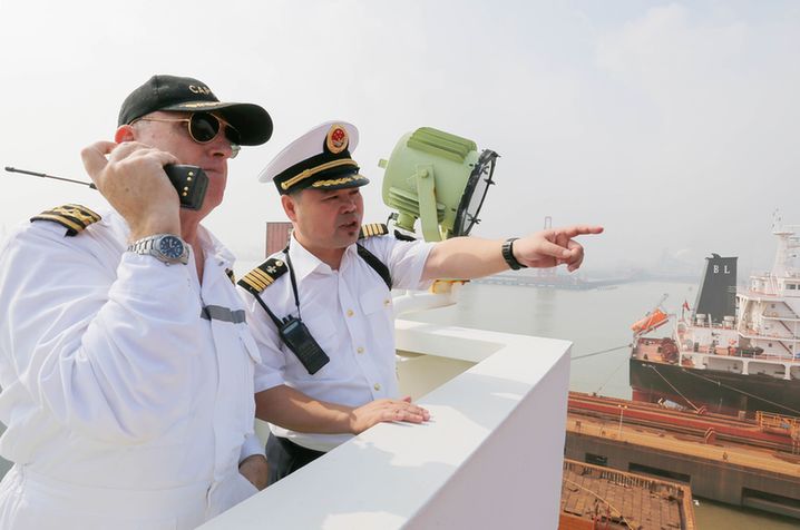 守护一湾蓝海的“引航绅士”--记第三届全国十佳引航员潘国华