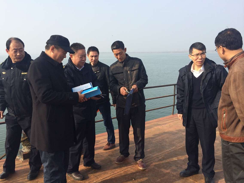 湖北省港航局春运检查组督查襄阳渡口安全