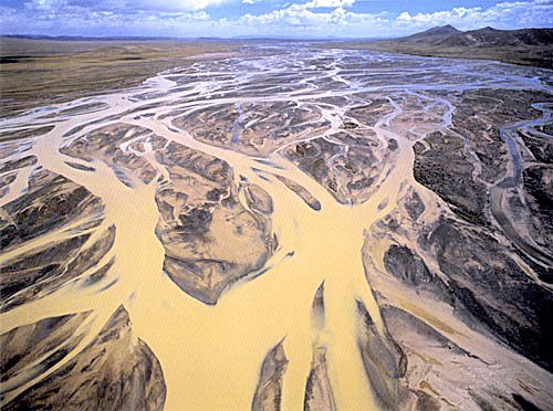 河道形态处于历史上最危险阶段的黄河.