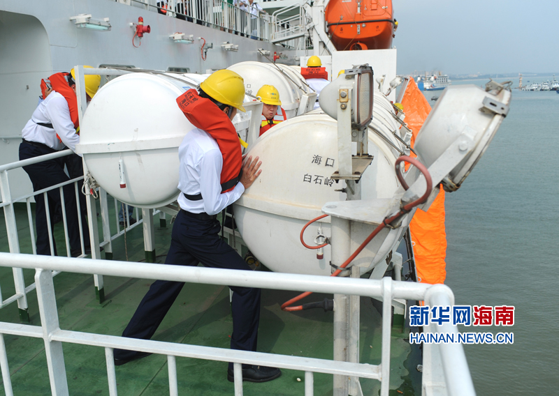 海峡航运股份有限公司所属大型客滚船"白石岭"号进行船舶安全专项检查