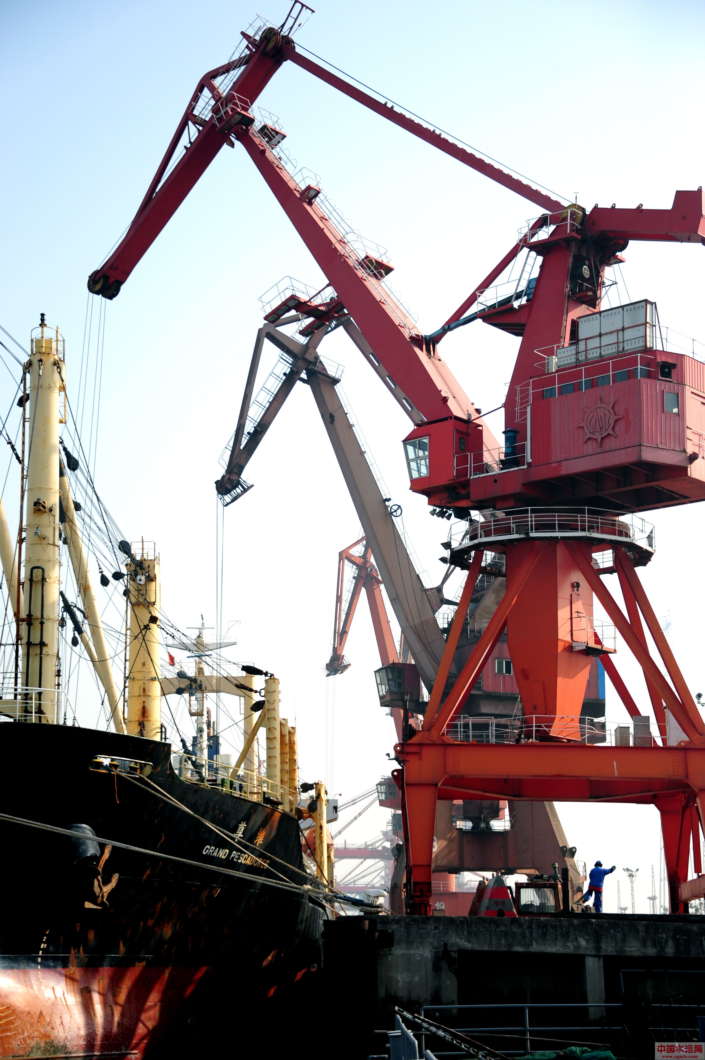 今年张家港港口吞吐量已达2.46亿吨