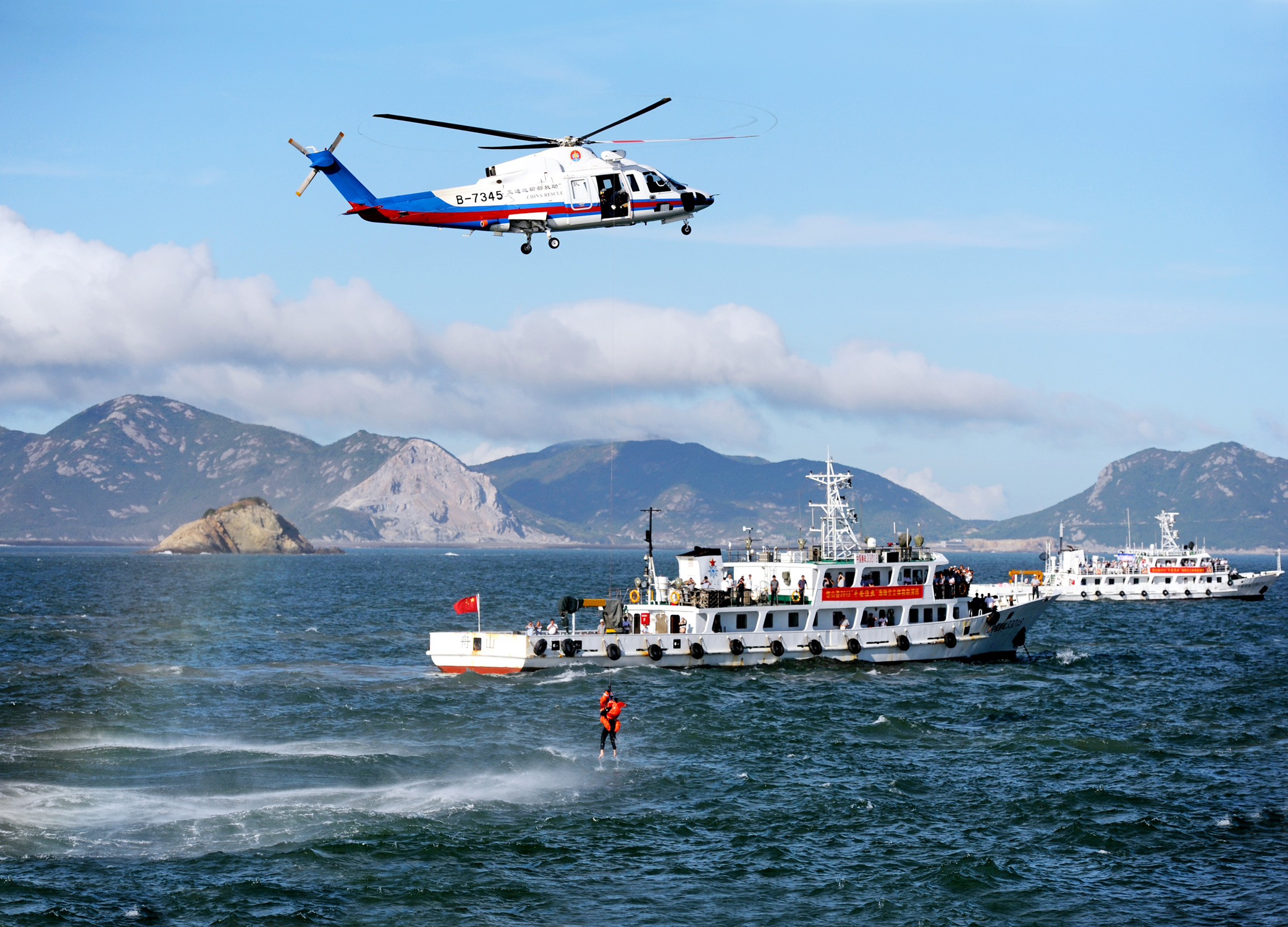 舟山海事局建设多元海上搜救体系显成效