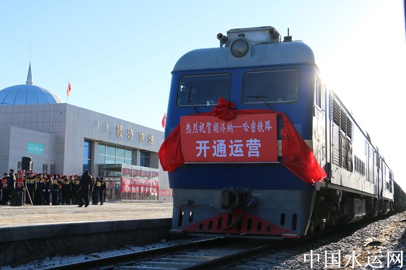 市铁路正式开通运营,该铁路东起额济纳站,向西经甘肃省,终至哈密东站