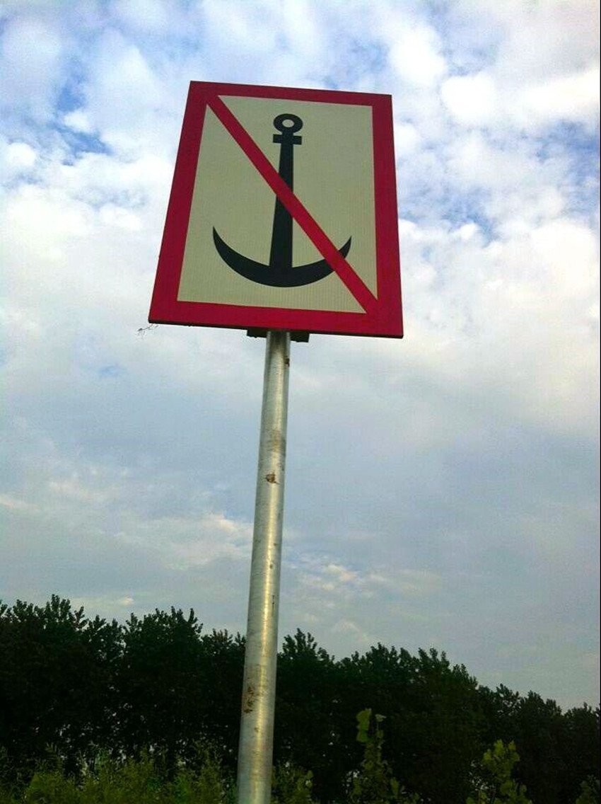 长江镇江段新增10座航道整治建筑物提示标志