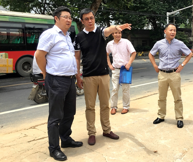 长江航道局领导检查防汛抢险工作