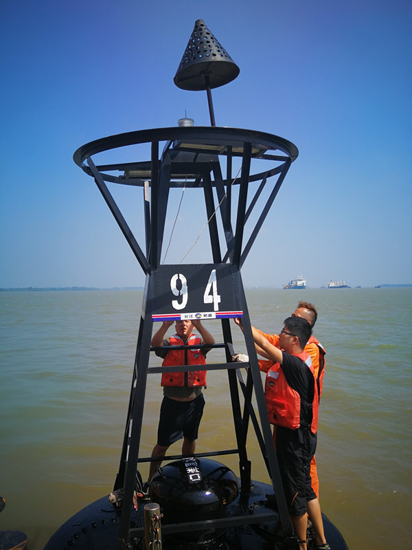 长江镇江航道处圆满完成辖区浮标规范化实施工作