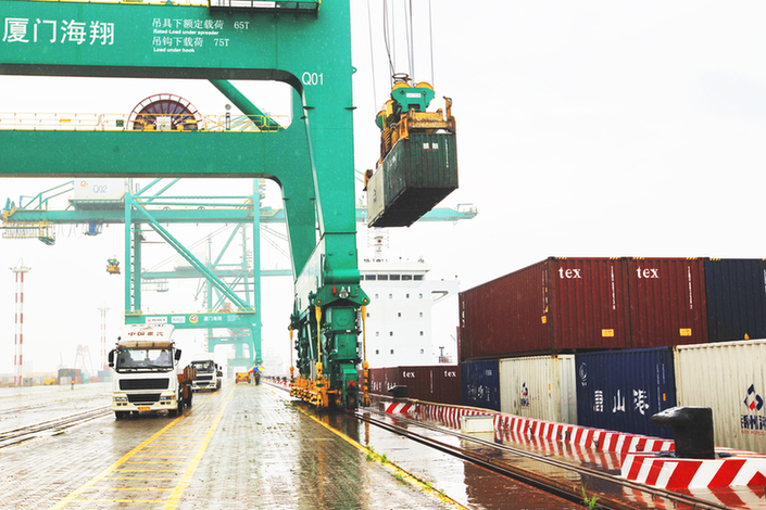 5月7日,翔安港区海翔码头开通首条集装箱内贸干线,拉开了翔安港区