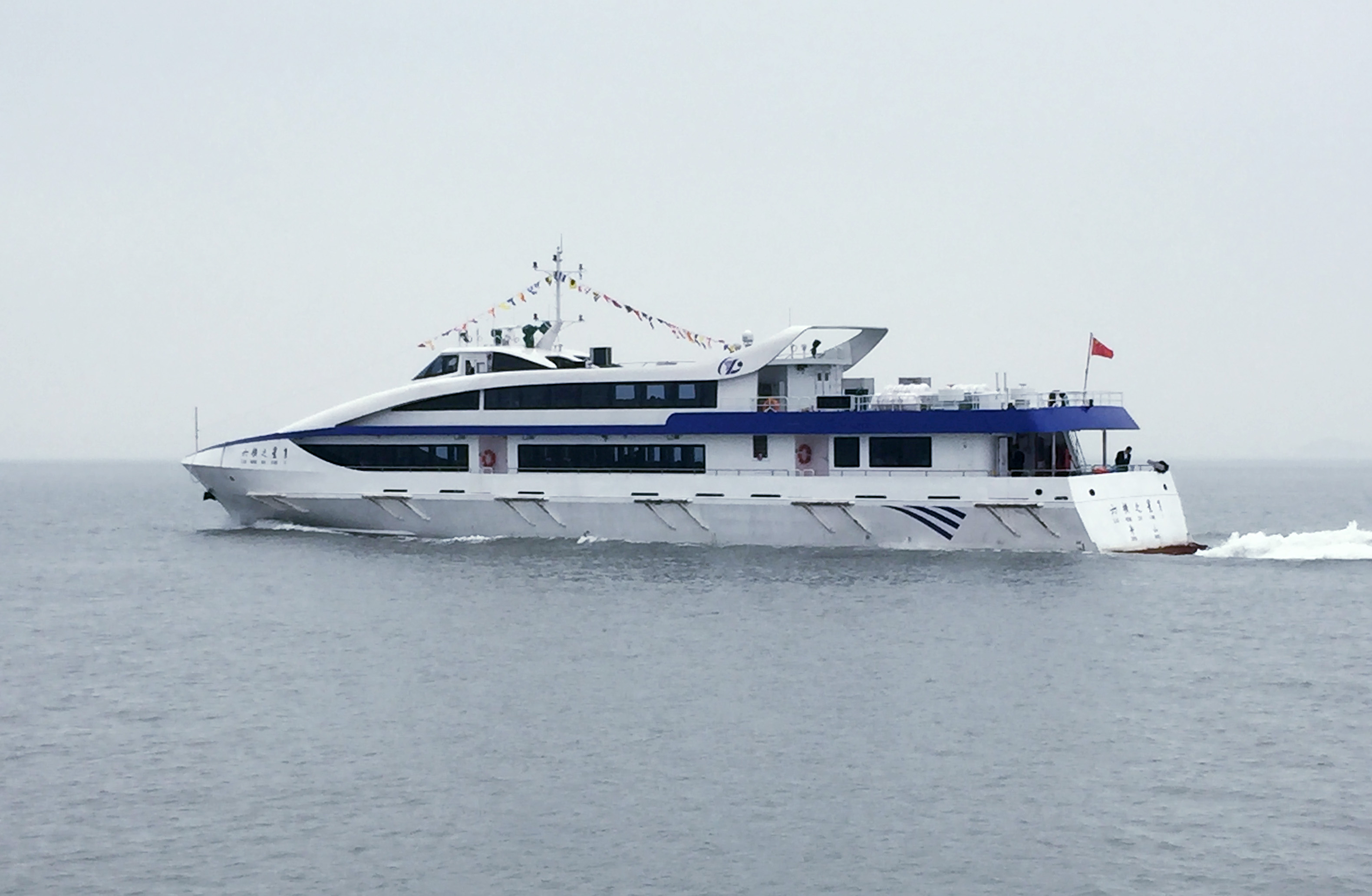 舟山海事局全程监管保障"六横之星1"02"六横之星2"轮成功首航