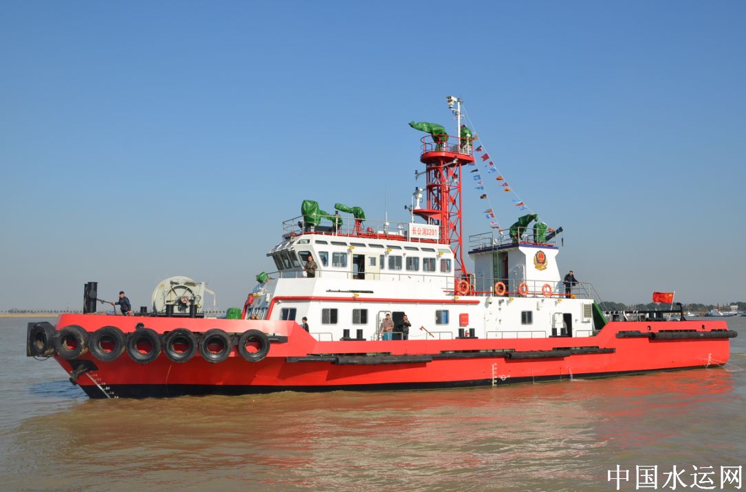 长江水上最先进消防船亮相苏州